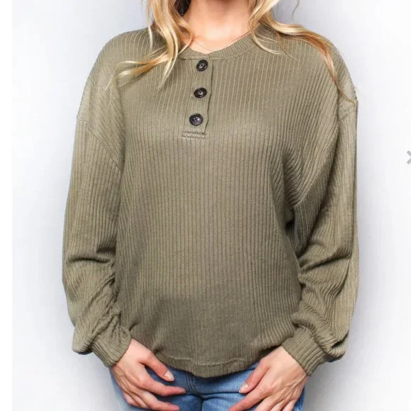 NWT! Ribbed Henley Top in Fescue Green - Picture 3 of 8